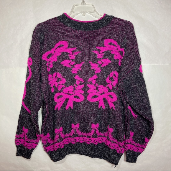 Vintage Black & Pink Knit Sweater 🔲🎀🖤 - Picture 2 of 8